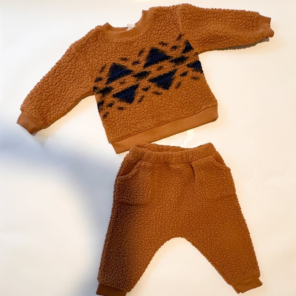 Old Navy boys sherpa 2-piece set outfit, size 12-18 months